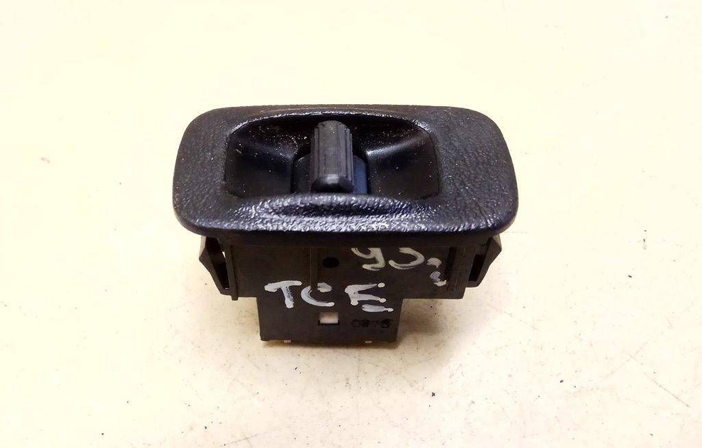 кнопка стеклоподъемника двери задней Toyota Carina E 1 поколение T190 1995 - фото №1