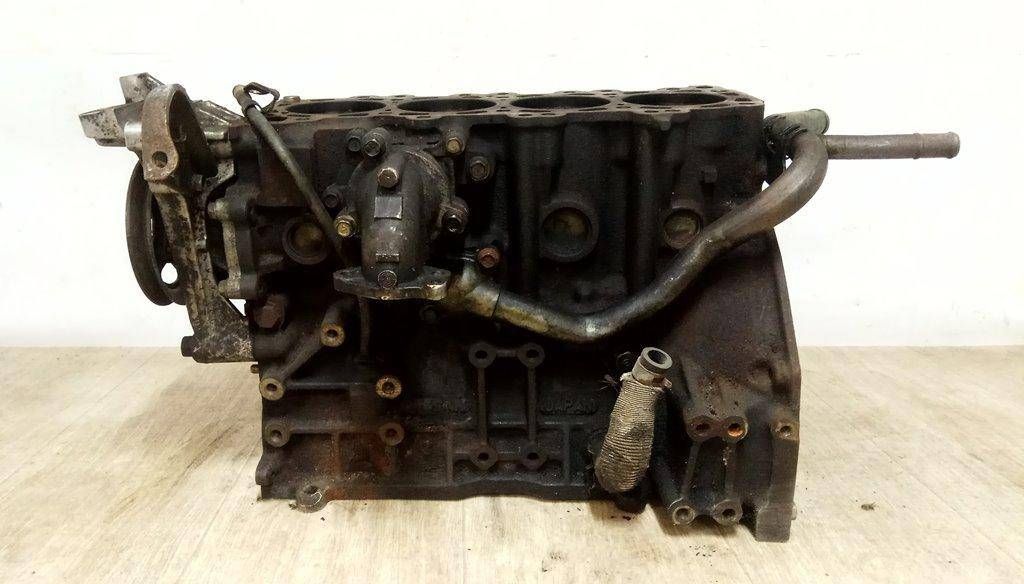 блок цилиндров Nissan Primera P12 2002, 2.2 л., дизель, Y22DDT - фото №1