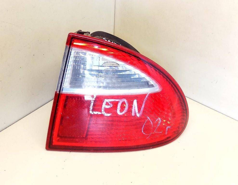 фонарь задний правый SEAT Leon 1 поколение 2001, хетчбэк 5 дв. - фото №1