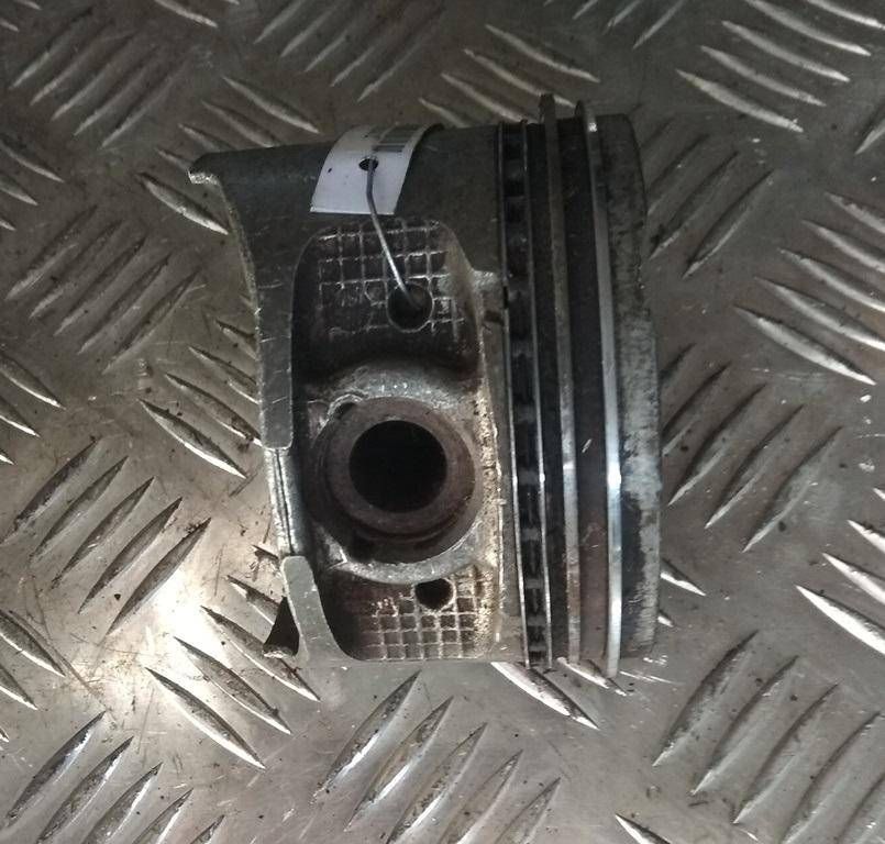 поршень Toyota Carina E 1 поколение T190 1995, 2.0 л., i, бензин, 3SFE - фото №1