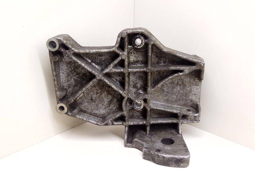 кронштейн компрессора кондиционера Audi A4 B5 1998, 1.8 л., Ti, бензин, 058260885C - фото №1