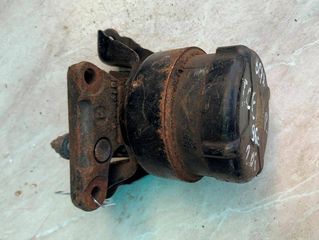 подушка крепления двигателя Toyota Carina E 1 поколение T190 1996, 2.0 л., i, бензин - фото №1