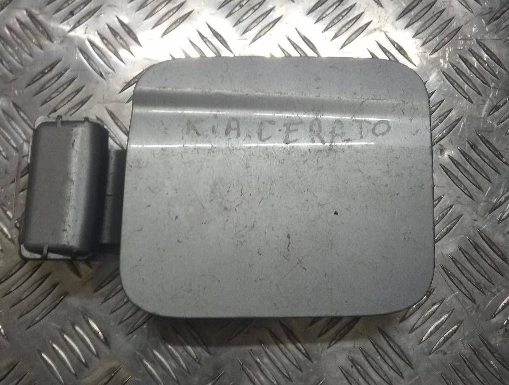 лючок топливного бака Kia Cerato 1 поколение 2005, хетчбэк 5 дв. - фото №1