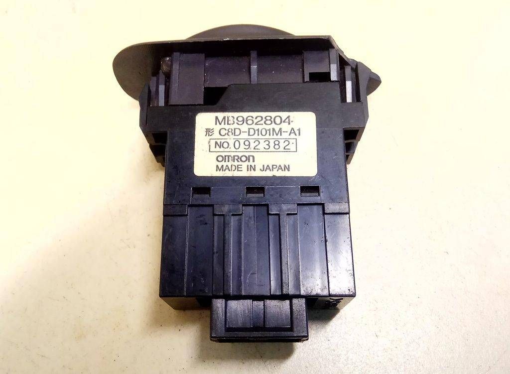 кнопка стеклоподъемника двери задней Mitsubishi Galant 8 поколение 1998, MB962804, OMRON - фото №1