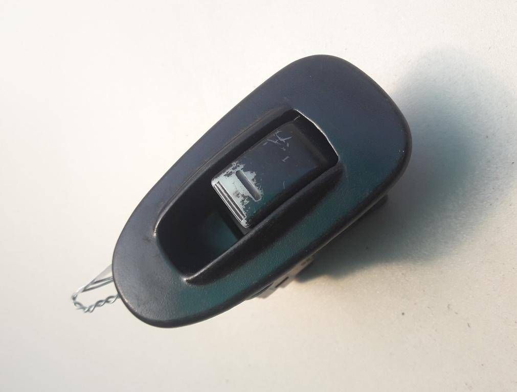 кнопка стеклоподъемника двери задней Kia Shuma 1 поколение 2000 - фото №1