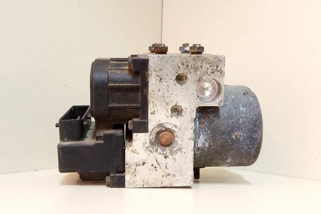 блок ABS Mitsubishi Space Star 1 поколение 1999, 1.3 л., BOSCH, 0265216596, 0273004322, MR334810 - фото №1