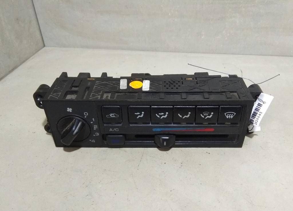 блок управления печки / климат-контроля Nissan Primera P10 1994, 1.6 л., i, бензин - фото №1