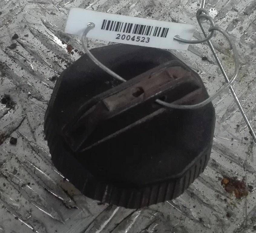 пробка топливного бака Mitsubishi Lancer 4 поколение C66A 1992, 1.6 л., i, 4G92 (SOHC 16V), бензин, 5МКПП, бордо, хетчбэк 5 дв., передний привод, MB595538 - фото №1