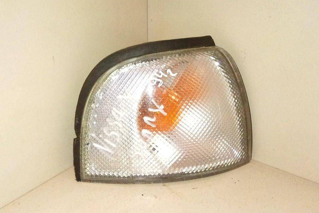 поворотник правый Nissan Sunny N14 1991, 2.0 л., CD20, дизель, МКПП, белый, седан, передний привод, B613063C00 - фото №1