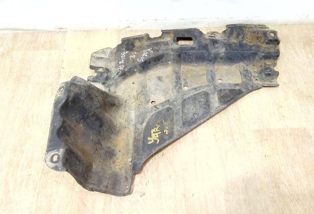 защита двигателя Toyota Yaris Verso 1 поколение XP20 2003 - фото №1