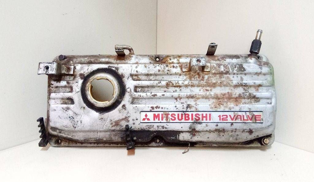 клапанная крышка Mitsubishi Lancer 5 поколение 1993, 1.5 л., бензин - фото №1