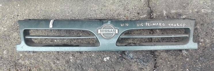 решетка радиатора Nissan Primera P10 1994 - фото №1
