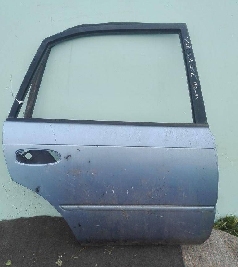 стекло двери задней правой Toyota Corolla 7 поколение (E100) 1995, синий, хетчбэк 5 дв. - фото №1