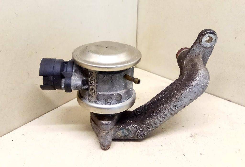 клапан EGR Volkswagen Passat B5 1999, 2.3 л., i, бензин - фото №1