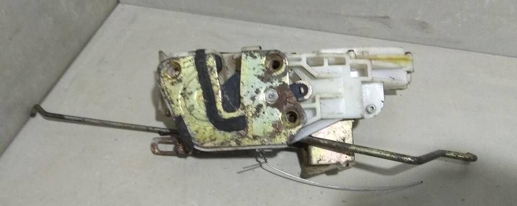замок двери передней левой Mitsubishi Galant 7 поколение 1995, 1.8 л., i, бензин, хетчбэк 5 дв. - фото №1