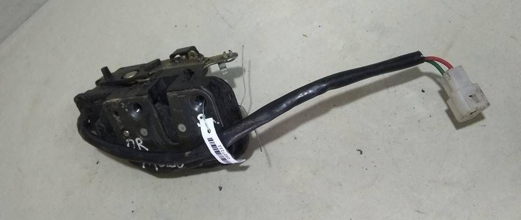 замок двери передней правой Mazda 626 GE 1991, 2.0 л., i, бензин, АКПП, седан, передний привод, GA7C-58-310B - фото №1
