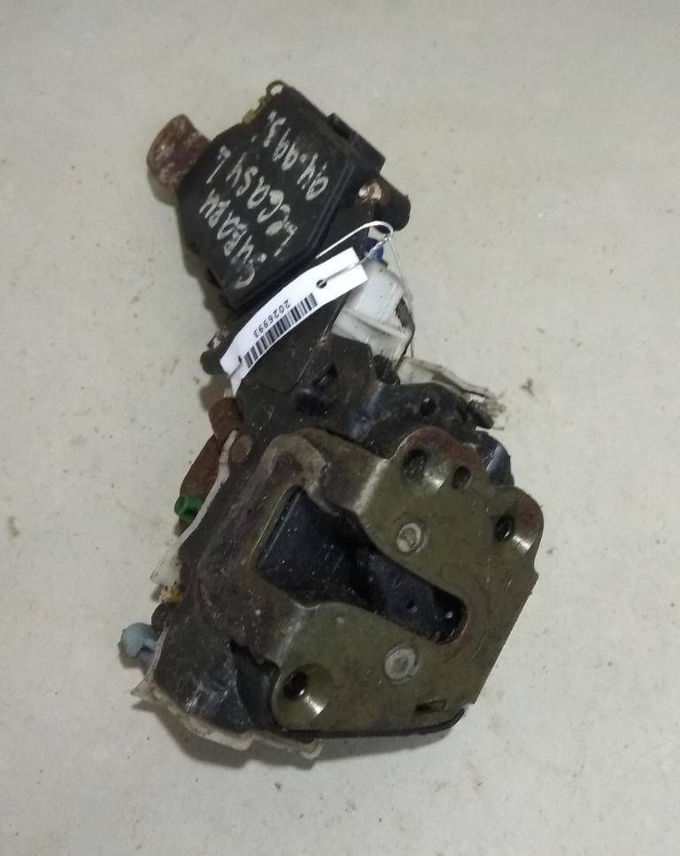замок двери задней левой Subaru Legacy 2 поколение 1996, 2.0 л., i, бензин, универсал, 63318AC010 - фото №1