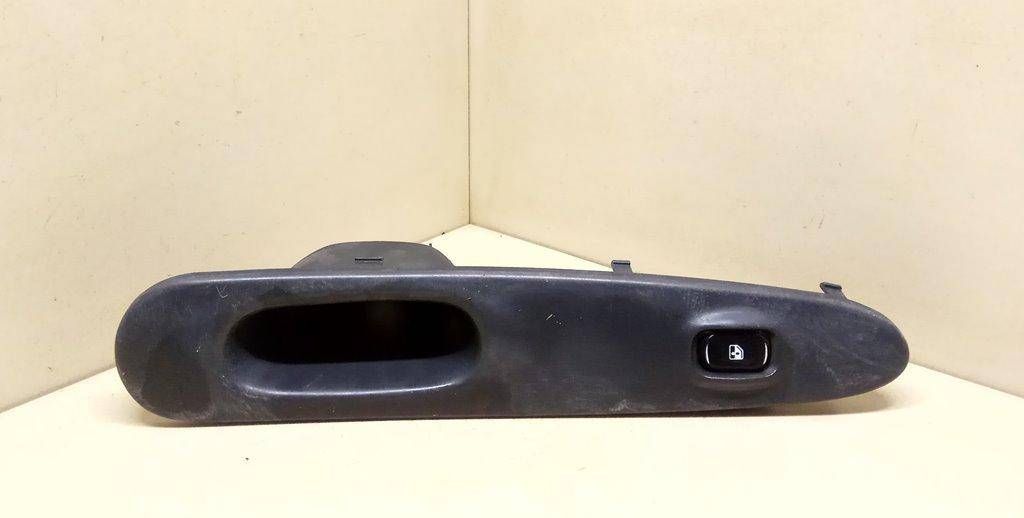 кнопка стеклоподъемника двери передней правой Hyundai Lantra J2 1995, 1.8 л., i, G4GM, бензин, МКПП, седан, передний привод, 612W02920 - фото №1