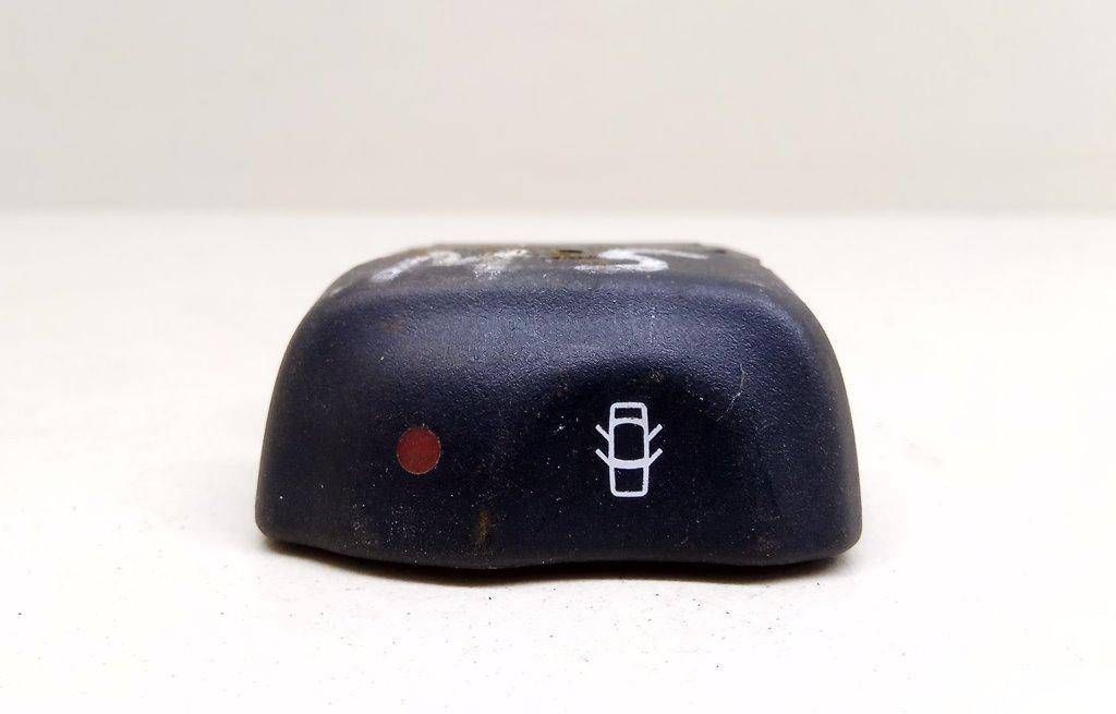 Кнопка блокировки двери Renault Scenic 1 поколение 1998, 7700841242, 7700432970, 7700845438 - фото №1