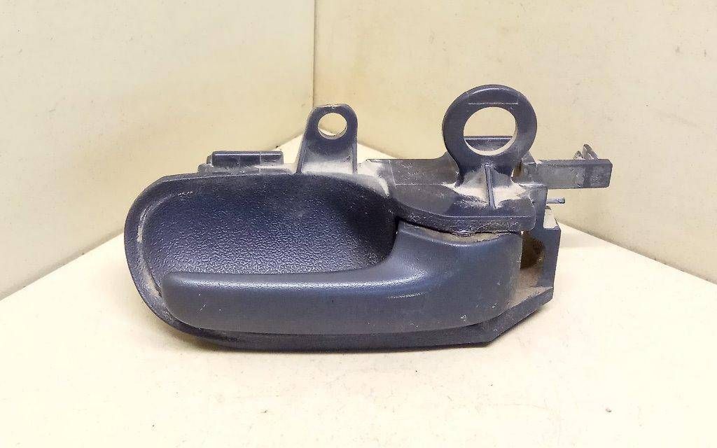 ручка внутренняя задняя правая Toyota Yaris P1 1999, 1.3 л., i, 2NZ-FE, бензин, МКПП, зелёный, хетчбэк 5 дв., передний привод, 6920552010H0, 6920552010B0 - фото №1