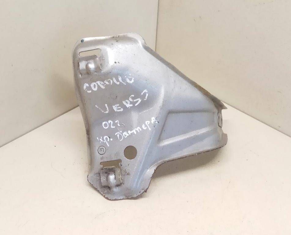 Крепление бампера переднего Toyota Corolla Verso 1 поколение E121 2002 - фото №1