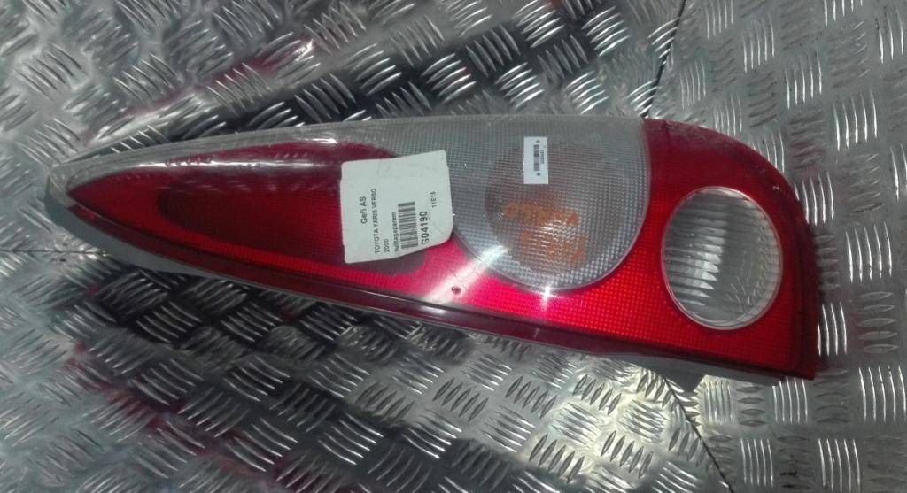 фонарь задний правый Toyota Yaris Verso 1 поколение XP20 2001, хетчбэк 5 дв. - фото №1