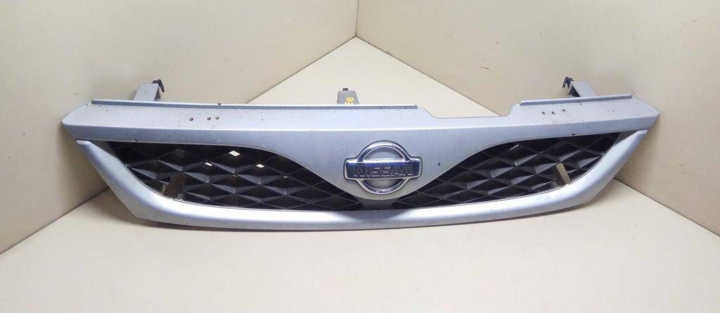 решетка радиатора Nissan Almera N15 1998, 1.6 л., i, GA16DE, бензин, МКПП, серебристый, хетчбэк 5 дв., передний привод, 6231C2N410 - фото №1