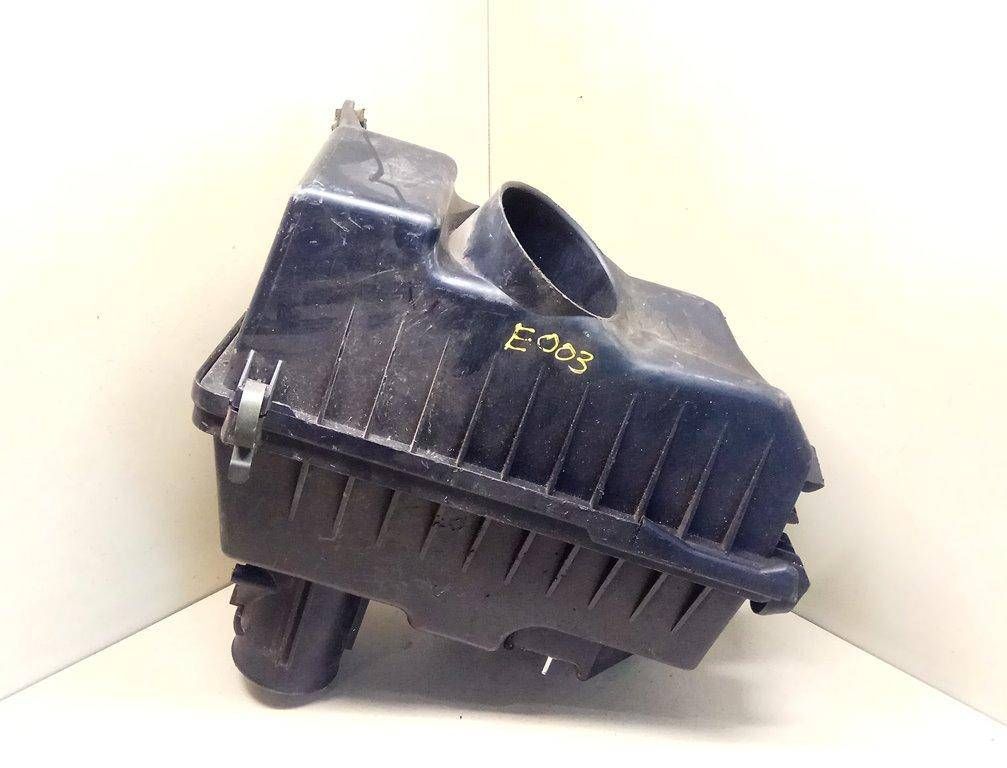корпус воздушного фильтра Mazda MPV LW 2002, 2.3 л., бензин, МКПП, минивэн, L33613320 - фото №1