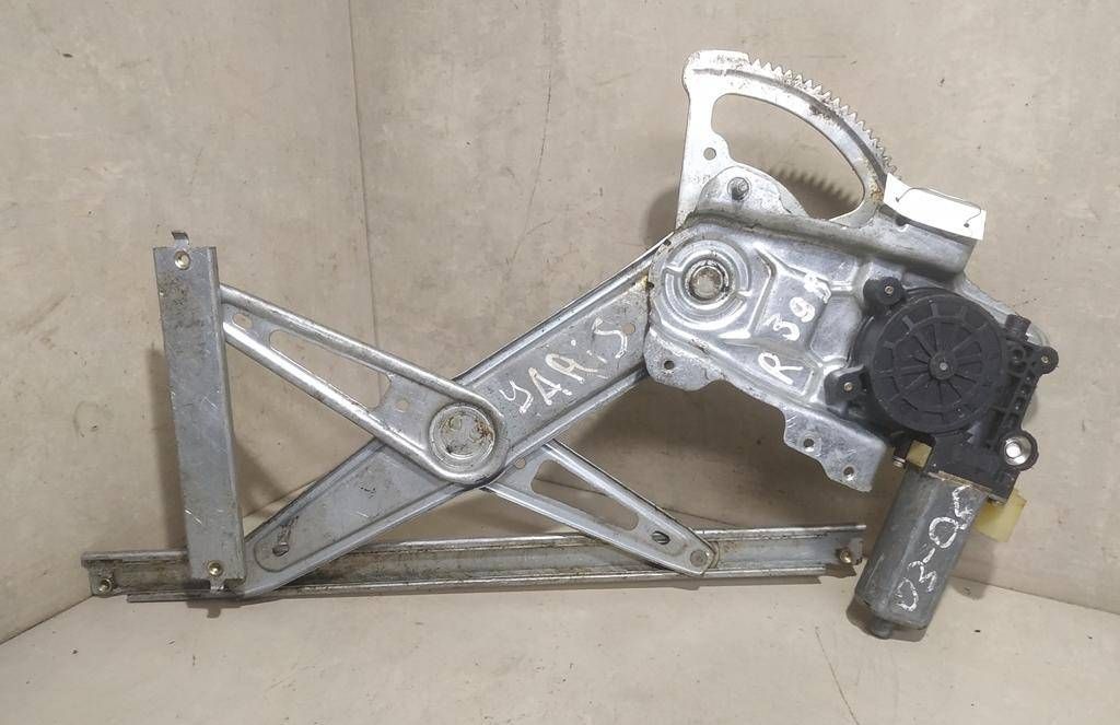 стеклоподъемник электрический передний правый Toyota Yaris P1 1999, 1.3 л., i, бензин, хетчбэк 3 дв., 85710-52030 - фото №1