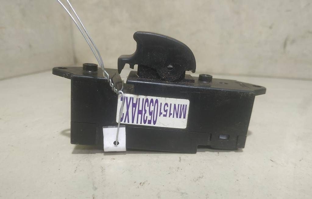 кнопка стеклоподъемника двери передней правой Mitsubishi Lancer 9 поколение 2006, 2.0 л., i, бензин - фото №1