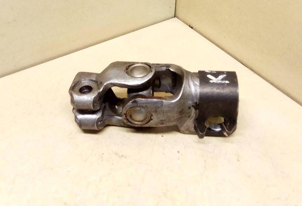 рулевой карданчик Mazda 323F BJ 1999, 1.5 л., i, ZL05, бензин, МКПП, красный, хетчбэк 5 дв., передний привод, BJ0E-32-850A - фото №1