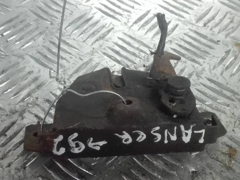 замок капота Mitsubishi Lancer 4 поколение C66A 1992, 1.6 л., i, 4G92 (SOHC 16V), бензин, 5МКПП, бордо, хетчбэк 5 дв., передний привод, MB401257 - фото №1