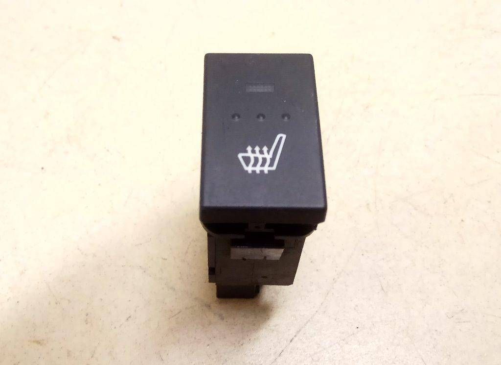 кнопка обогрева сидений Mazda 3 BK 2004, BP4L66420 - фото №1