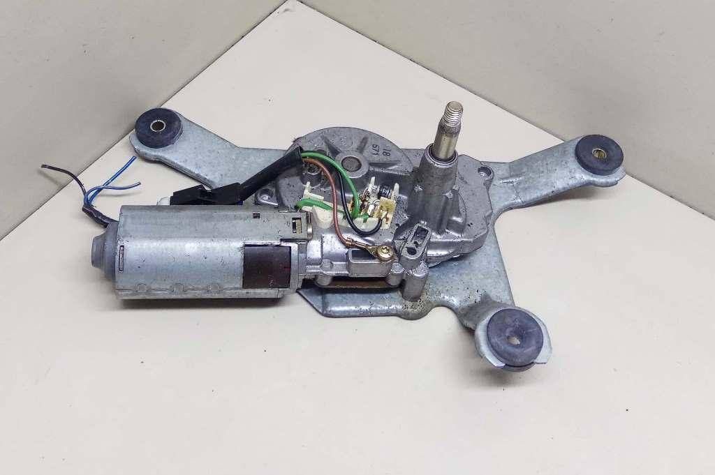 моторчик заднего стеклоочистителя (дворника) Mitsubishi Carisma 1 поколение 1999, BOSCH, 0390201528 - фото №1