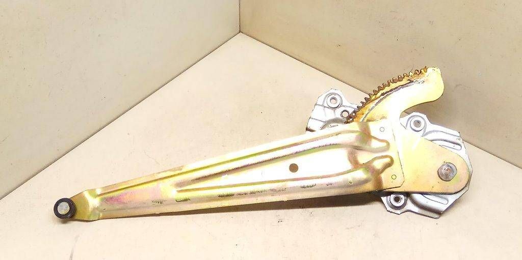 стеклоподъемник задний левый Toyota Yaris P1 1999, 1.3 л., i, 2NZ-FE, бензин, МКПП, зелёный, хетчбэк 5 дв., передний привод, 6980452010 - фото №1
