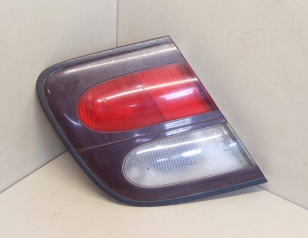 фонарь крышки багажника левый Nissan Almera N15 1998, 1.6 л., i, GA16DE, бензин, МКПП, серебристый, хетчбэк 5 дв., передний привод, BA75E - фото №1