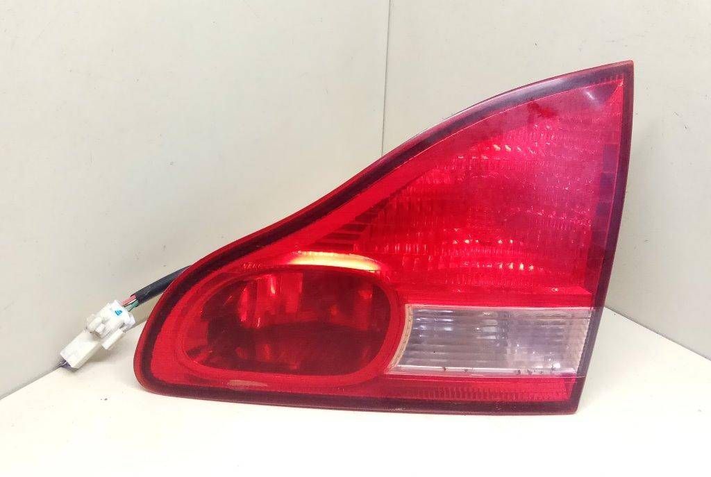 фонарь крышки багажника правый Toyota Avensis Verso 1 поколение 2003, 2.0 л., дизель, МКПП, минивэн, 8158144070 - фото №1