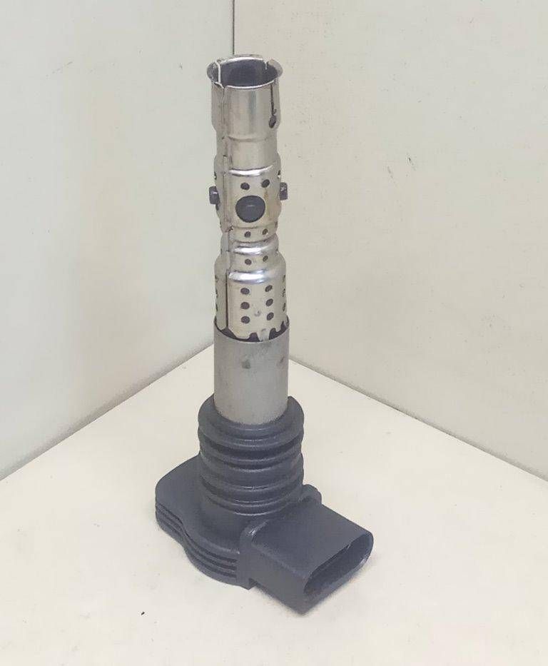 катушка зажигания Volkswagen Passat B3 1996, 1.8 л., i, бензин, 06B905115M - фото №1
