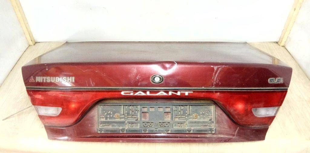подсветка номера Mitsubishi Galant 7 поколение 1995, бордовый, седан - фото №1