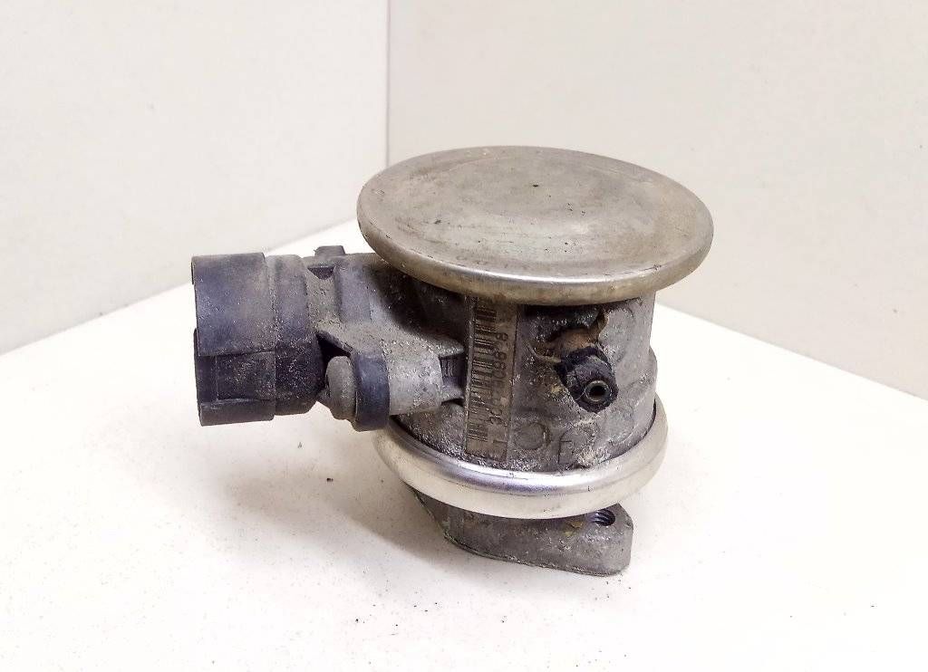 клапан EGR Volkswagen Golf 4 поколение 1999, 2.0 л., i, бензин, 037131351C, 72228600 - фото №1