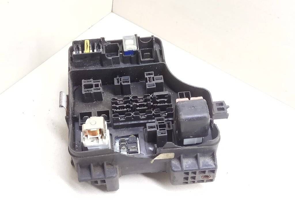 блок предохранителей Toyota Carina E 1 поколение T190 1994 - фото №1