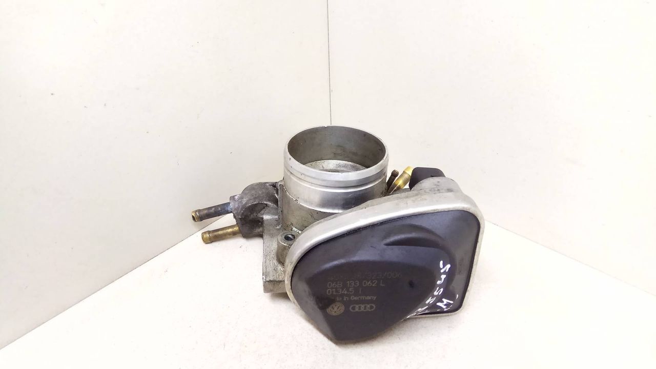 заслонка дроссельная Volkswagen Passat B5 2001, 2.0 л., бензин, 06B133062L, 408238323006, 01345I - фото №1