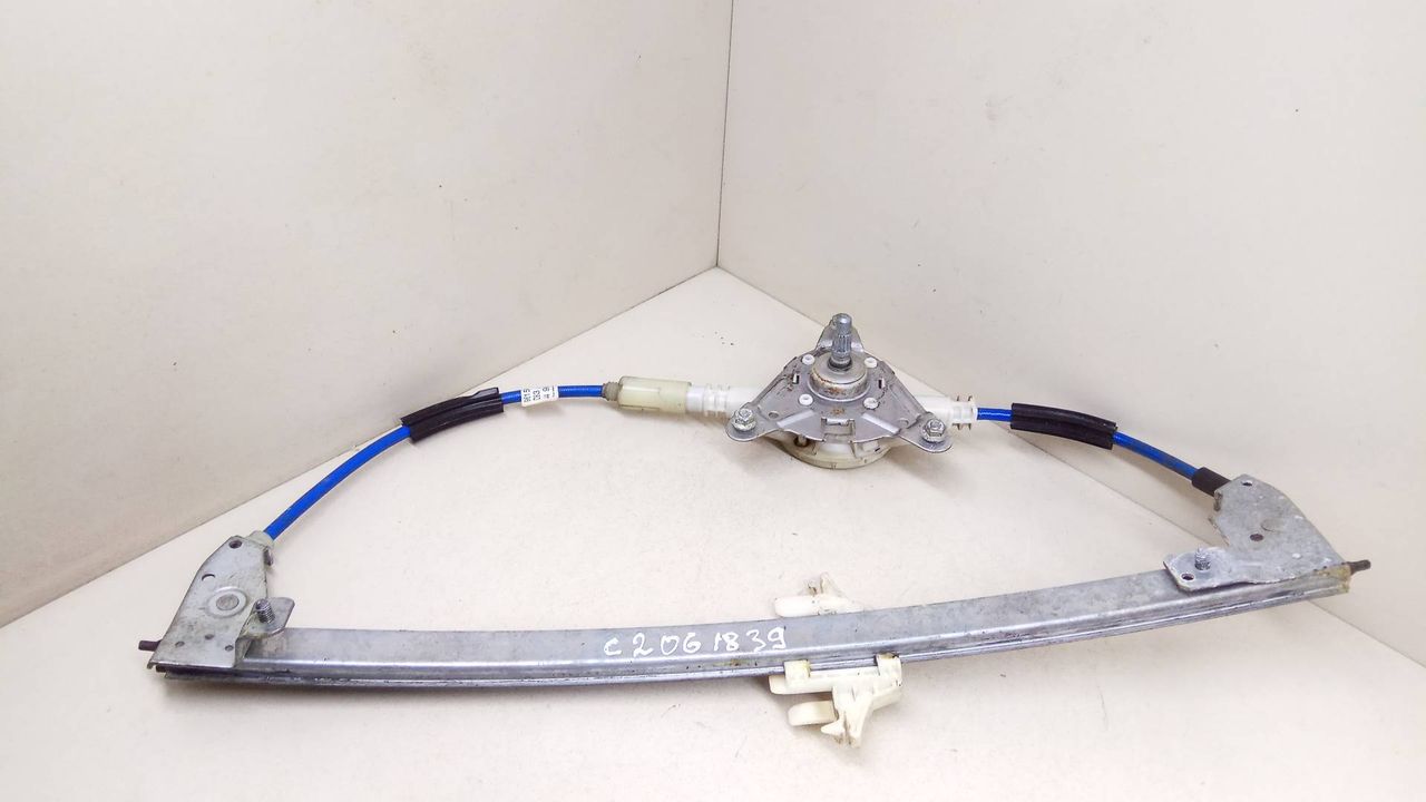 стеклоподъемник задний левый Peugeot 406 1 поколение 1996, 2.1 л., TD, P8C (XUD11BTE), дизель, 5МКПП, зелёный, седан, передний привод, 9615037580 - фото №1