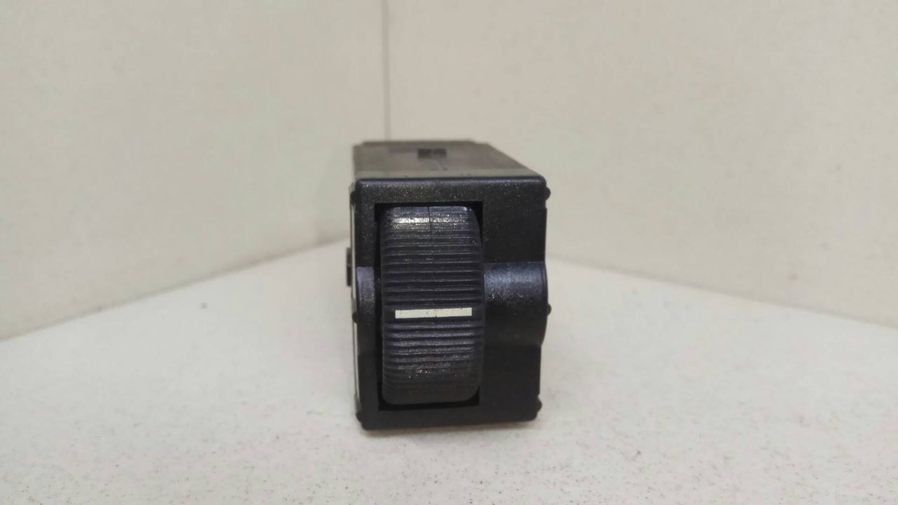 кнопка корректора фар Mitsubishi Space Star 1 поколение 1998 - фото №1