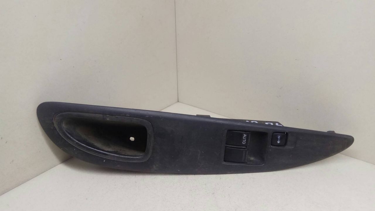 кнопка стеклоподъемника двери передней левой Nissan Primera P12 2004, 205401-AV620, C8D-D704N - фото №1