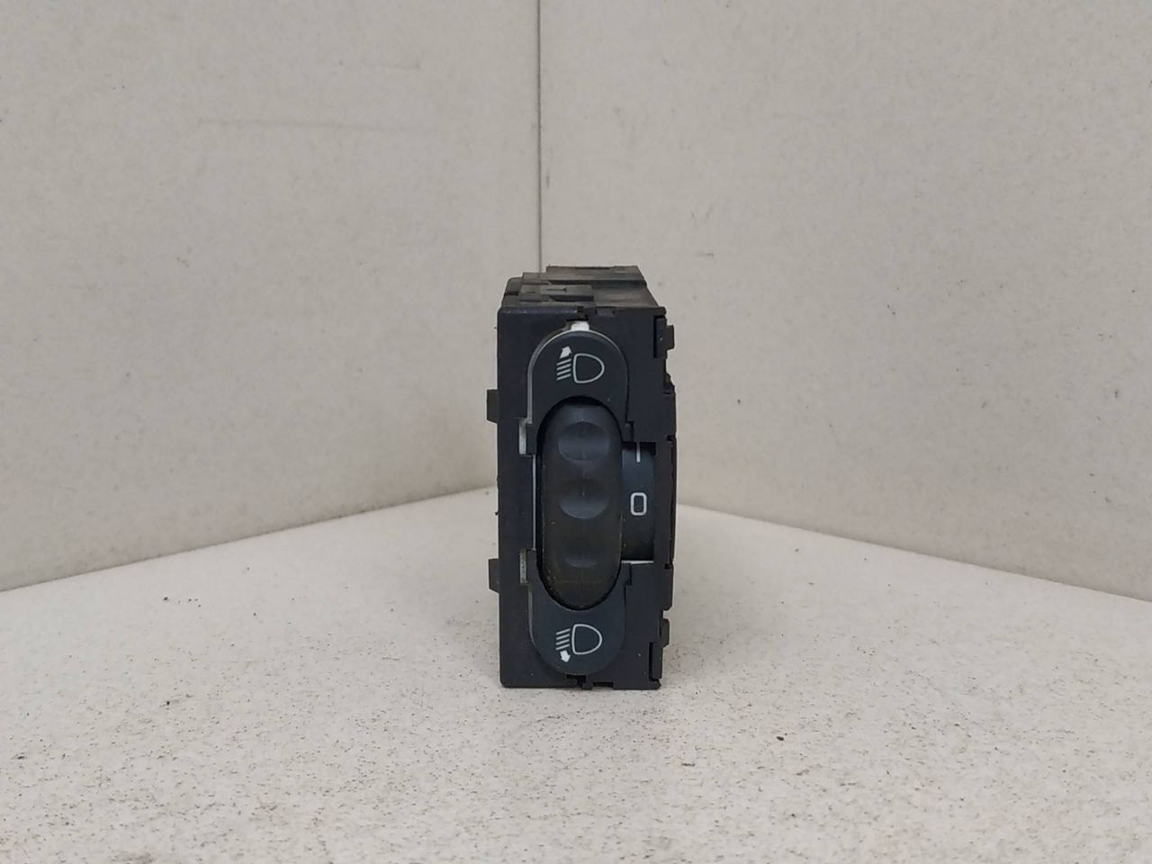 кнопка корректора фар Renault Megane 1 поколение 1998, 7700841235 - фото №1