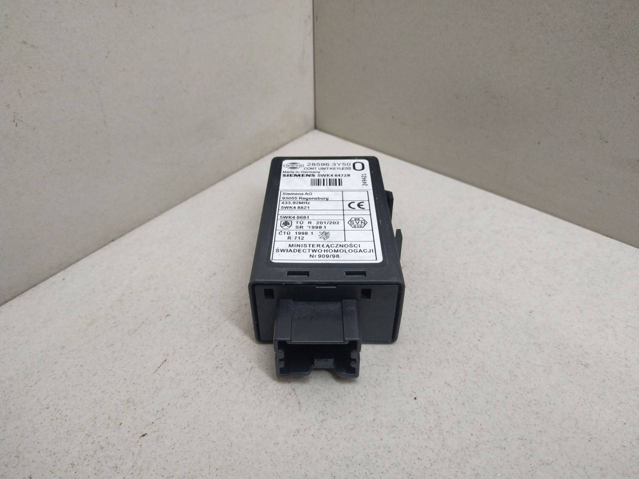 блок управления центральным замком Nissan X-Trail T30 2003, 2.2 л., DCi, дизель, SIEMENS, 5WK46472B, 28596-3Y50 - фото №1