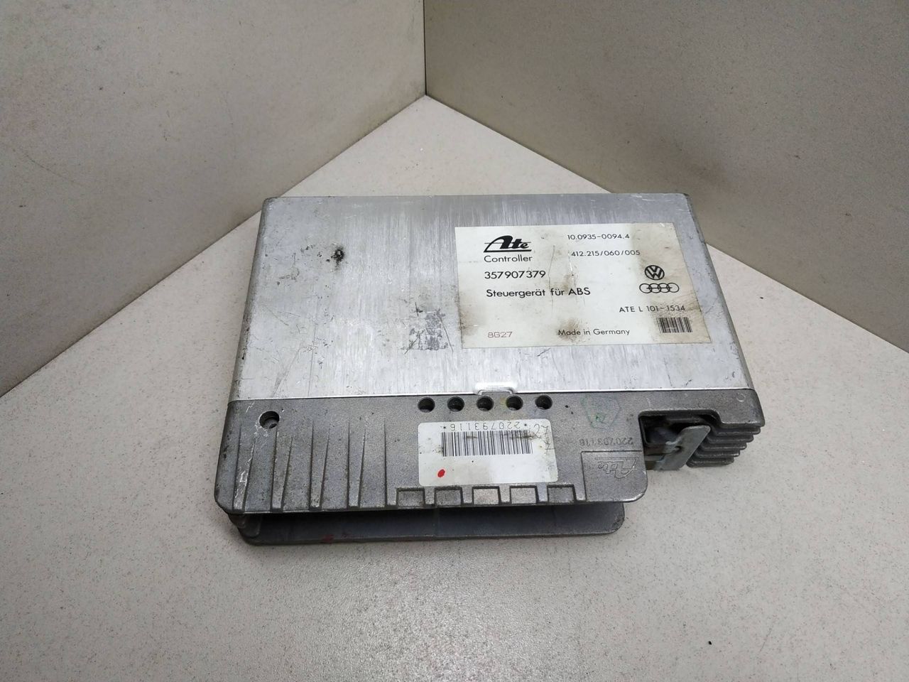Блок управления ABS/ESP Volkswagen Passat B3 1995, ATE, 10.0935-0094.4, 357907379 - фото №1