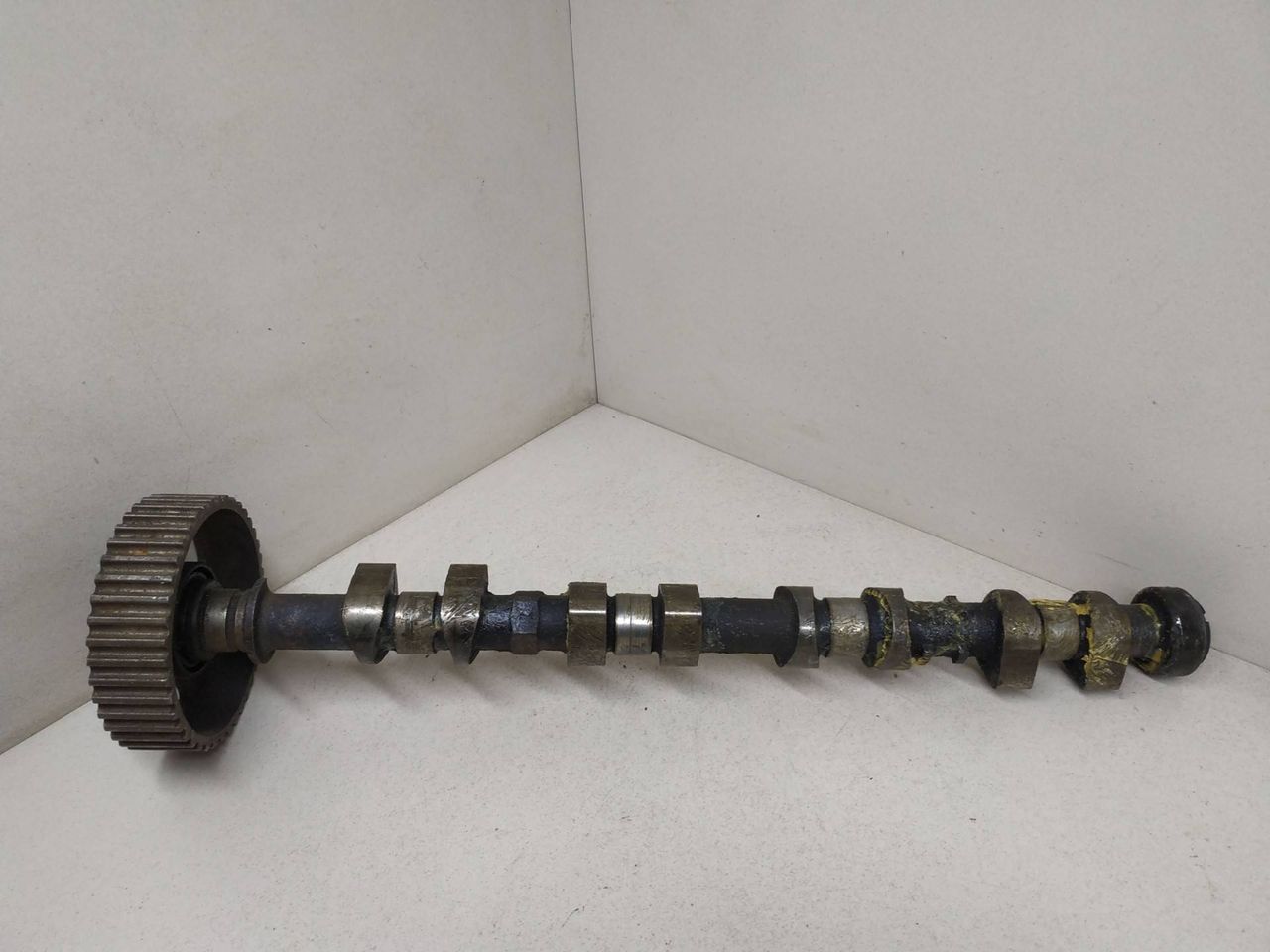 распредвал Mazda 626 GE 1991, 2.0 л., i, бензин, АКПП, седан, передний привод, FS01-12-420B, FS01-12-425 - фото №1