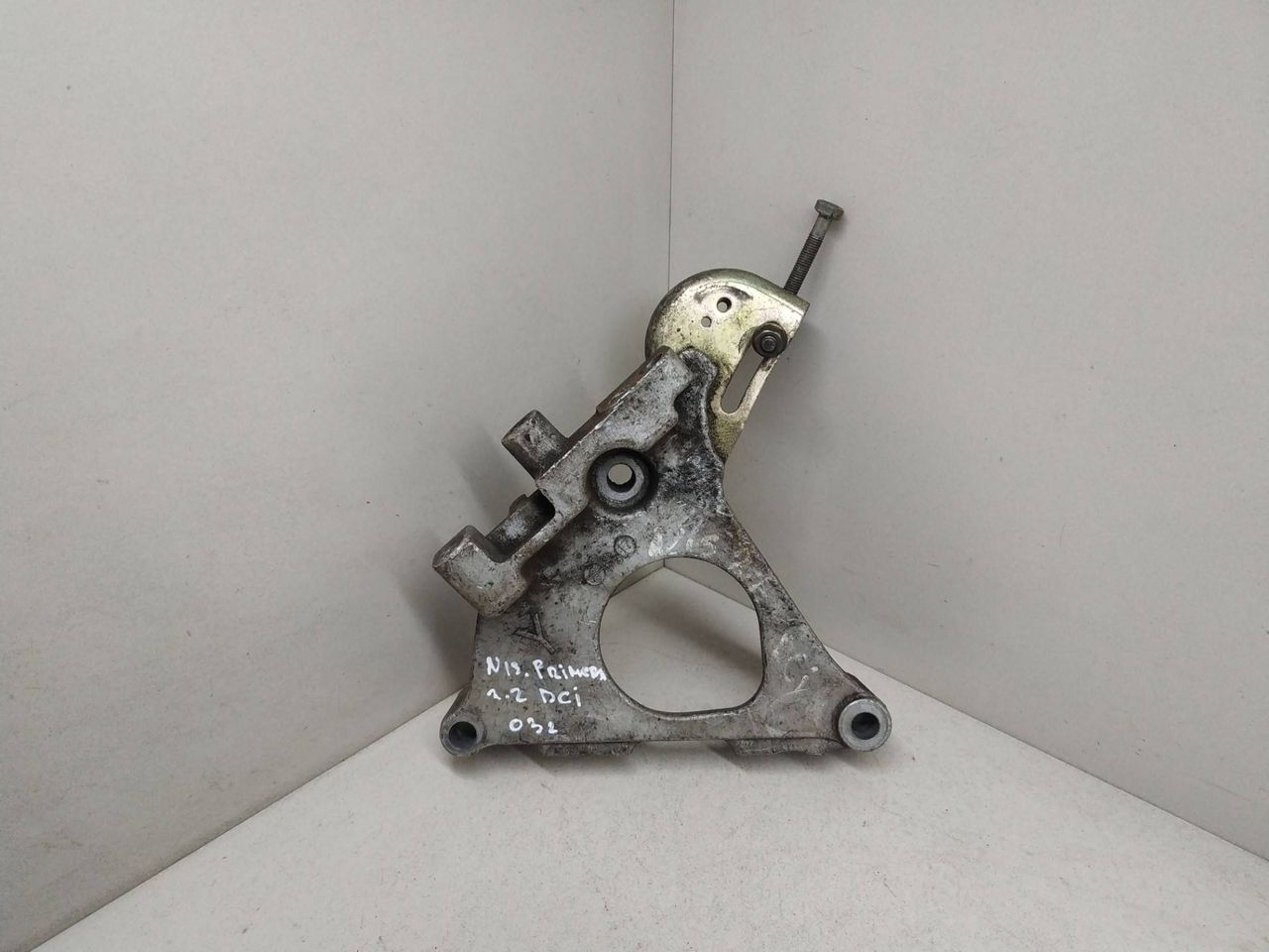 кронштейн двигателя Nissan Primera P12 2003, 2.2 л., DCi, дизель - фото №1
